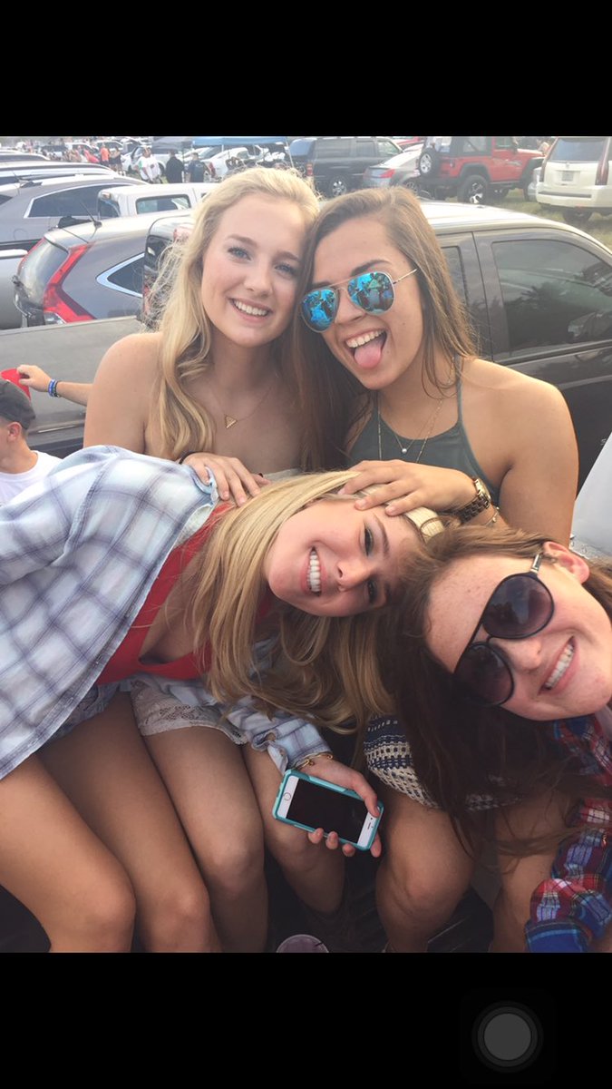 happy bday girlfriend!!! love u and hope u have a great day💕💕💕