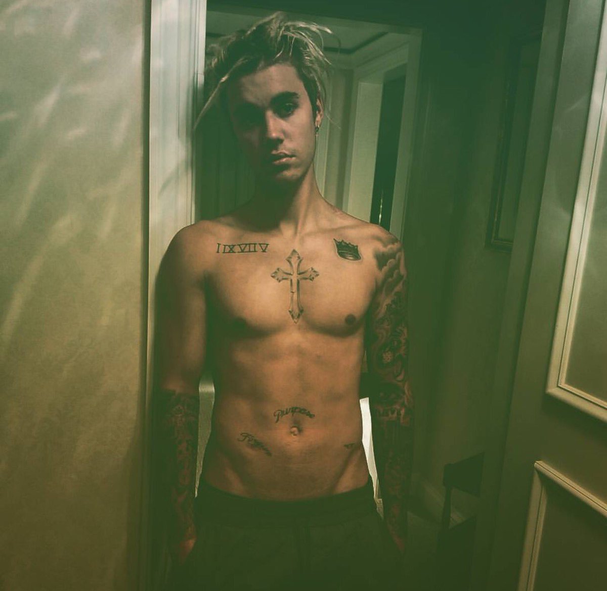 lemme get between them thighs girl. show you how its done right girl.