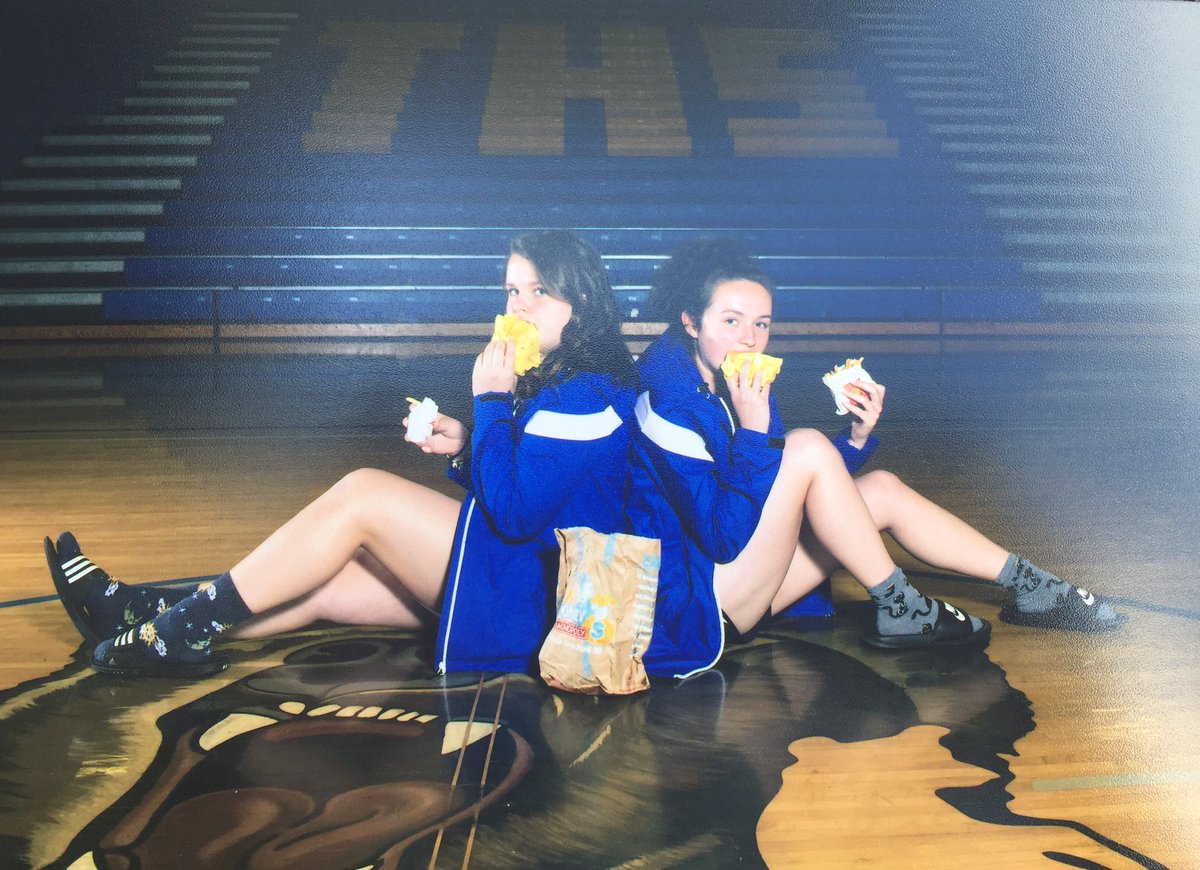 Jjeessiiee23's tweet photo. When you're a senior and you don't give a damn anymore #Track2k16 https://t.co/7p5ioaJCZc
