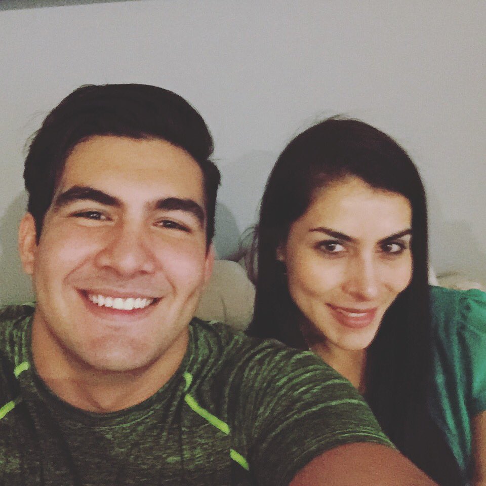 diego_varquez's tweet photo. Una foto de ayer con @Maria_LeonPL una excelente persona y muy sencilla, me cayó muy pero muy bien. 👍🏻😋 https://t.co/S89s1QEy6I