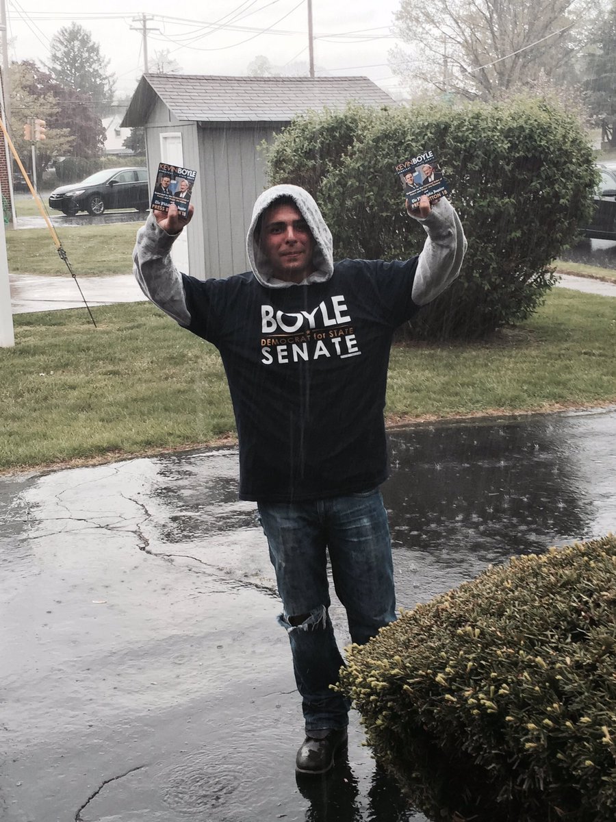 FRANKADELPHIA's tweet photo. out here getting it for Kevin Boyle.. btw ur an absolute moron if ur young and/or middle class but vote rePUBElican https://t.co/7irt8cZOm9