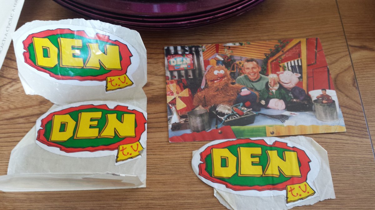 JessCTweet's tweet photo. The real @RTERayDarcyShow back in the day π @DustinOfficial was the real star #flapflaps https://t.co/w1b9PdWLlO