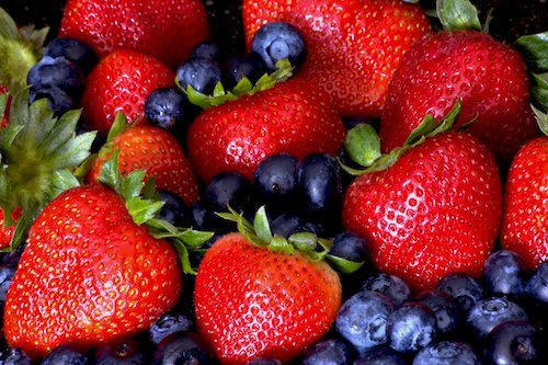 AcneSkinSite's tweet image. Blueberries, strawberries and raspberries all contain vitamins C and E, which are terrific for your skin.