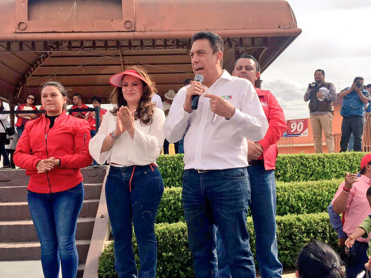 omarfayad's tweet photo. Trabajaré para que #SantiagoTulantepec salga adelante. Trabajaré para traer empresas y generar empleos. https://t.co/VQ6qDI7JLg