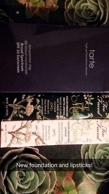 New makeup 😍 https://t.co/dZ4wqCT9WJ