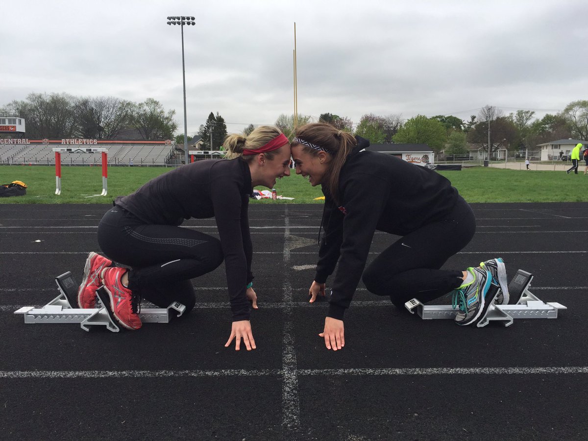 CoachShutters's tweet photo. Head to Head match up. #runnersready @CarrieJohnson0 @Mackthompson73 https://t.co/qPFlXNsGWL