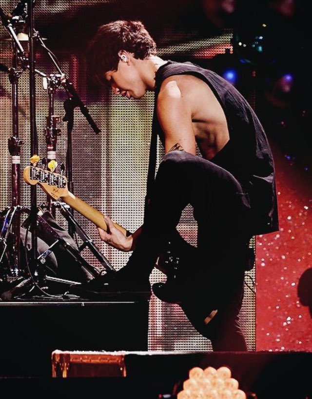UnbotheredEmo's tweet photo. @ everyone swerving into Calums Lane ๐๐
#CalumsLane https://t.co/5u4Ed4OeXF