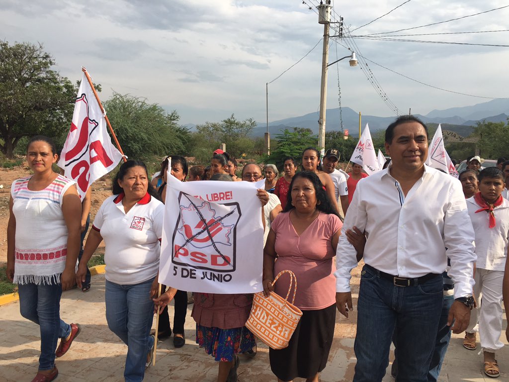 infoPSDO's tweet photo. Así recibe Cuicatlan a @MAPEMO #Gobernador @PSDOax @pedrolceballos @OVelezA @vozdelsur @jaimeguerrero08 @raulfrancov https://t.co/8Hm0fA0hSH