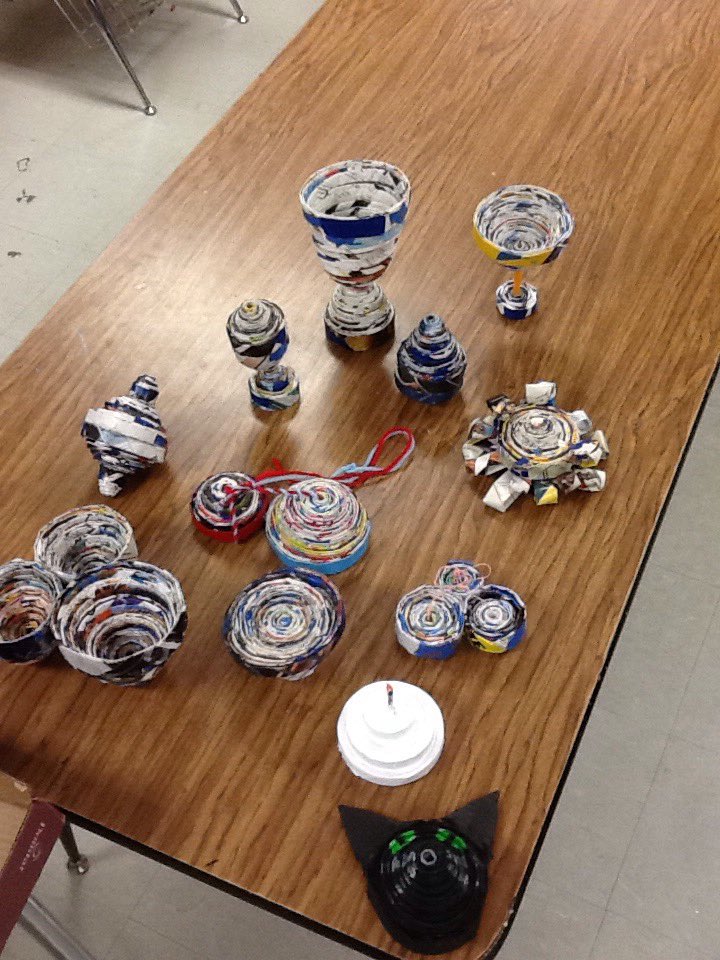 WrayWrayv's tweet photo. Recycled magazine bowls and more! https://t.co/zkqBrm5lKE