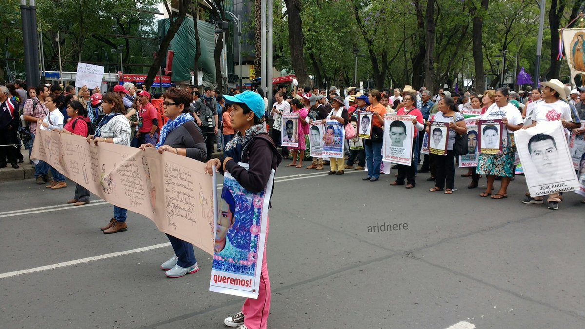 TPPGuerraSucia's tweet photo. #Ayotzinapa19meses padres y madres #Ayotzinapa frente @PlantonxAyotzi https://t.co/zn2HL8L3tn
