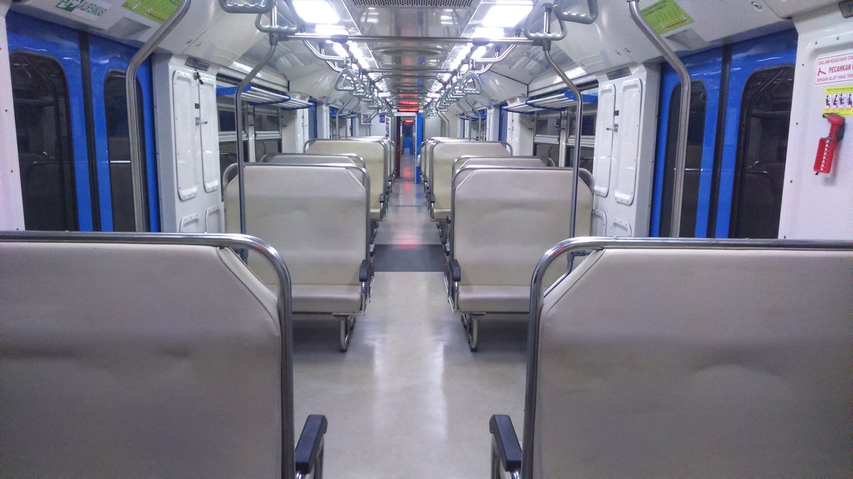 [Image: ChAUIpUUgAATfxf.jpg]