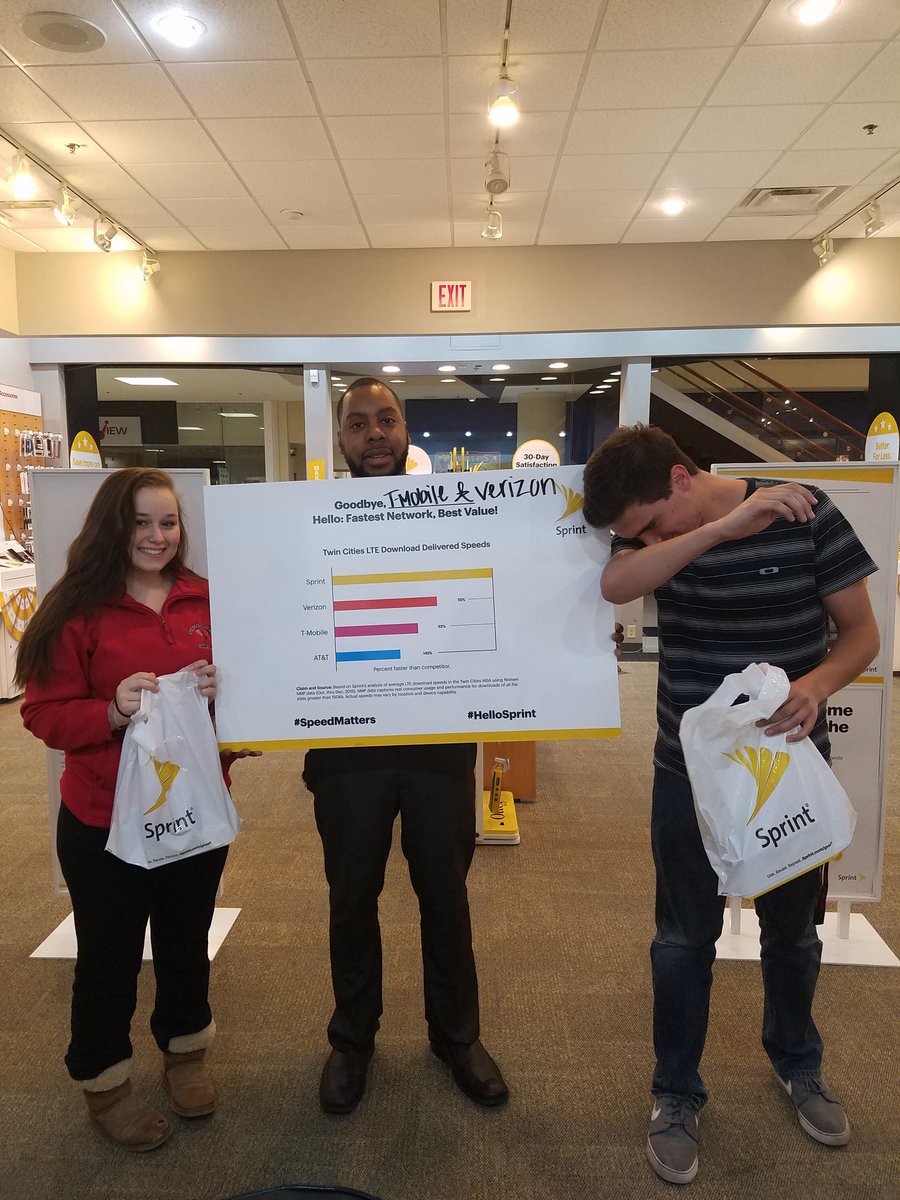 SprintGL941's tweet photo. Dabbin on T-Moble and Verizon!!  @MrSamGarland @fullybop @ShadiCh @mmcmahon09 https://t.co/5YVXegXRHO