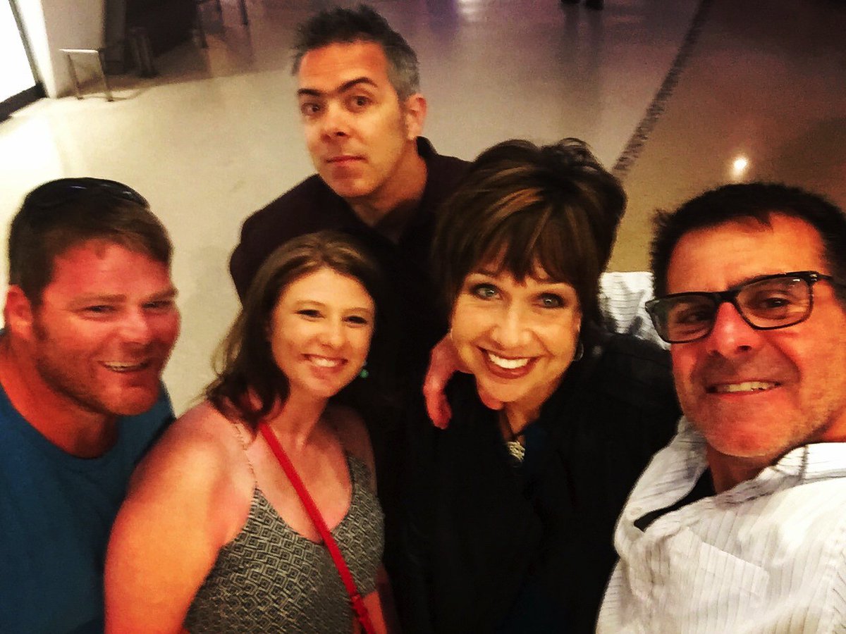 AWyattRecruits's tweet photo. #RecruitersinVegas #goals #TENetwork #TERockstars @MJRecruiters @MariaHemminger @TopEchelon @davesgro https://t.co/LBZCjTzEjG