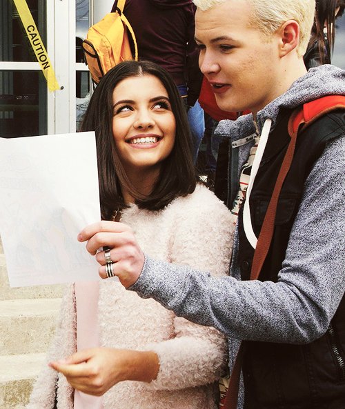 Tweet: Only girl I would go straight for <3 <a href="/QueenZoeRivas/">Zoë Rivas</a>