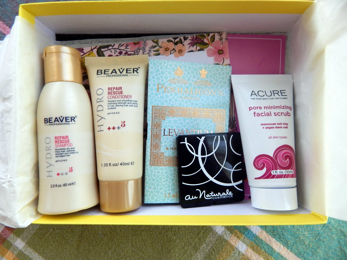 fabricyoyoqueen's tweet photo. @birchbox April box with @acureorganics @aunaturaleglow @PenhaligonsLtd #beaverprofessional #samples #beauty https://t.co/7VW8ROKDlx