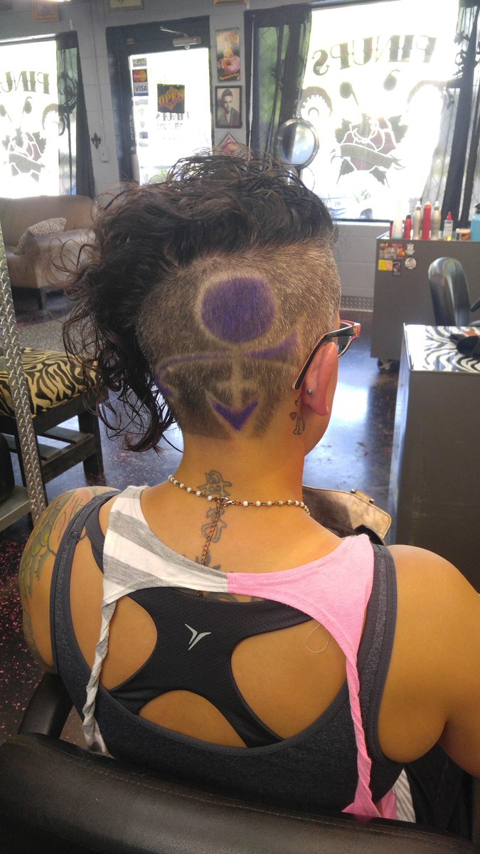 reneehardesty's tweet photo. Can't quit crying. Feel like i lost my dude. #RIPPrince.  #PurpleRain https://t.co/WDkz0Abr4h