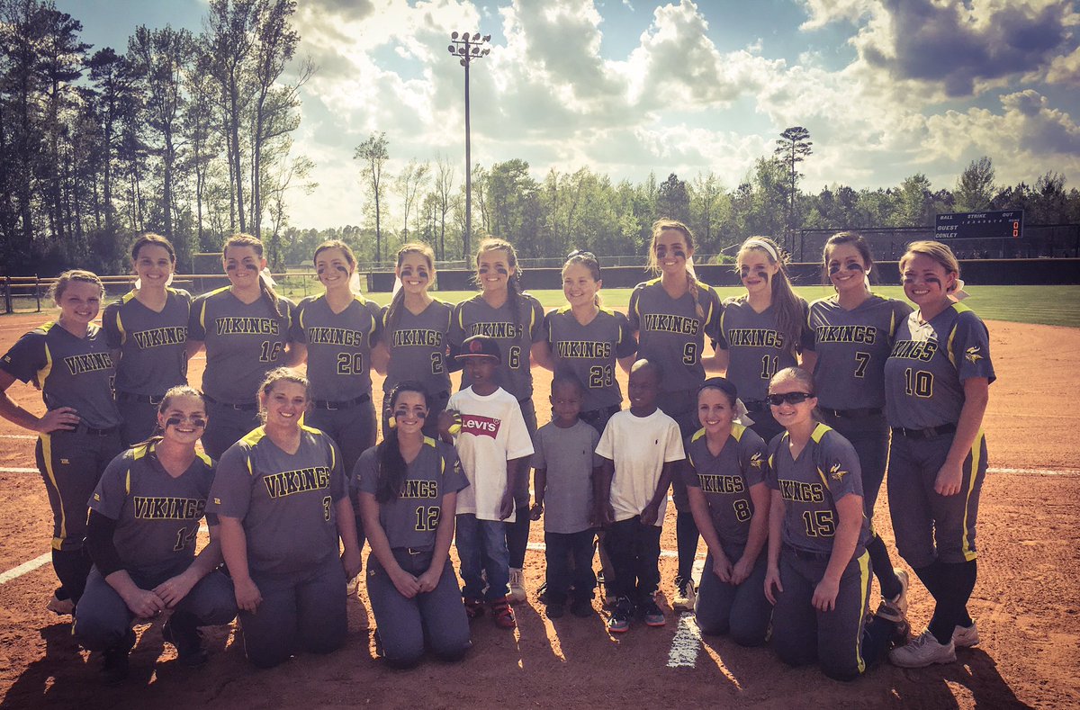 michelewmazey's tweet photo. Thank you @DHCATHLETICS for supporting #cancerawareness & #RelayForLife #ConleySoftball #ConleyBaseball #GoAhmad https://t.co/LKowKdJ9Gx