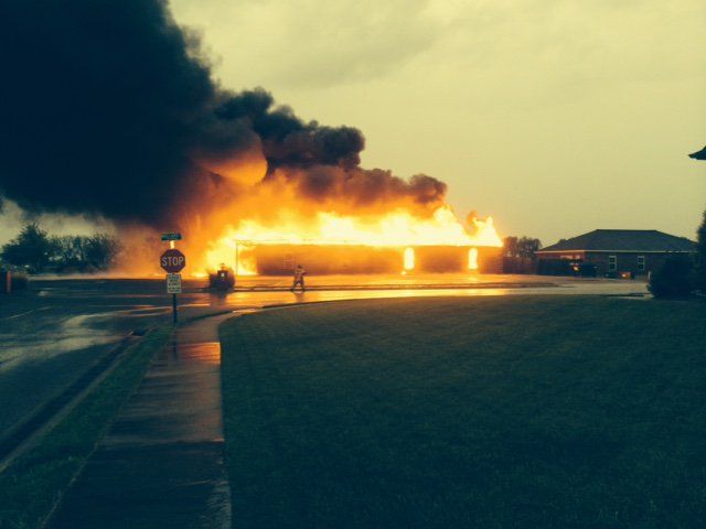 LisaNewz's tweet photo. Wow!  Fire at Bent Creek Clubhouse in Henderson.  Courtesy @Celeste14News #TriStateWeather  @14News https://t.co/GRpSWak12w
