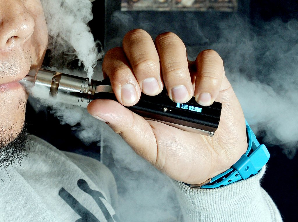 cricket4everr's tweet photo. The Evod Cartomisers Have Replaceable Atomiser Heads And They Have An Ego Fitting, Meaning https://t.co/guClPlDtBz https://t.co/m7cnEbOXoL