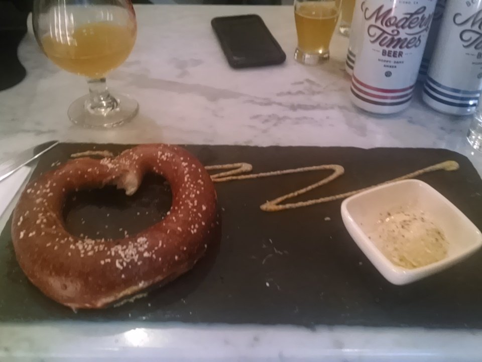 NYDC10's tweet image. Eat your heat out @milkandhops @ModernTimesBeer #BeerCheese #PretzelDay #BlueBackPack
