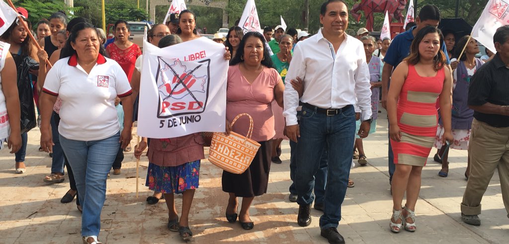 RogelioArnaudSm's tweet photo. Para ser gobernador se necesitan 3 cosas: Honestidad, transparencia y amar a su pueblo. Exclama @MAPEMO #Cuicatlan https://t.co/yc7HiKp5qz