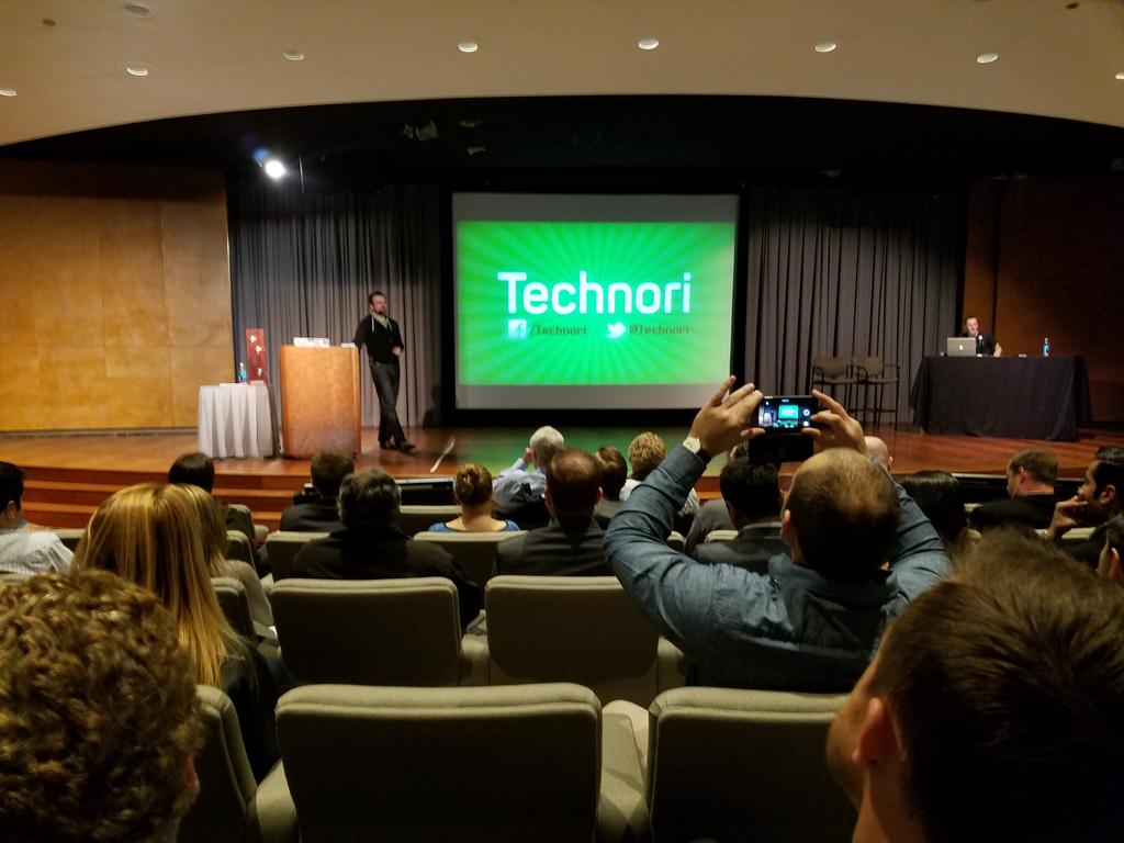 CapsuleCreate's tweet image. Setting up for a great @Technori event! #traveltech ! 5 startups in 5 minutes #TechTuesday #TravelTuesday #technori
