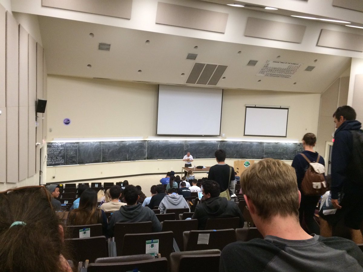 barrysnitovsky's tweet photo. Physics lecture @UCSD with #Abby&amp;Andy. https://t.co/jALq0MJ1u1