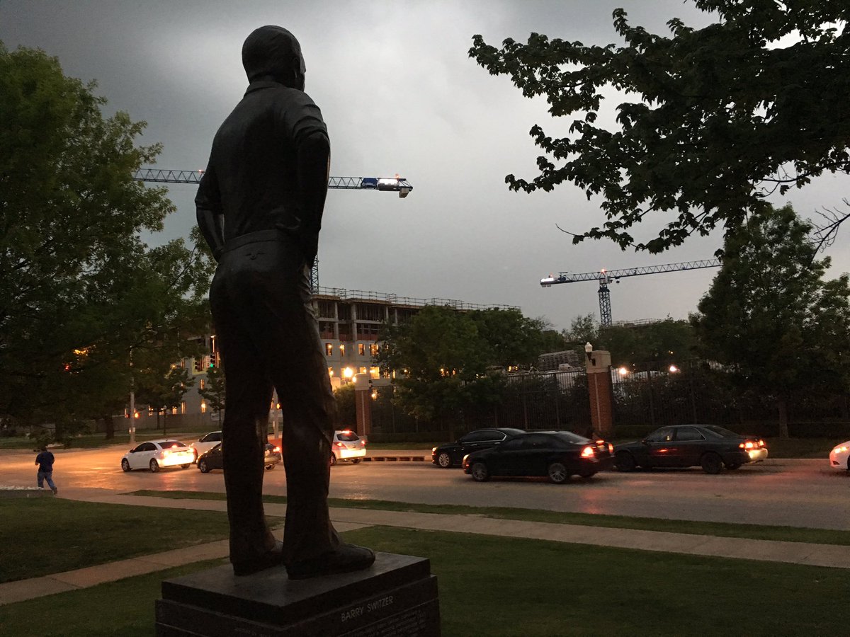 kdamp's tweet photo. "Hey @GaddieWindage, I don't think the heavy stuff is gonna come down on your home for a while." @switzerstatue https://t.co/HlRgsEVFek
