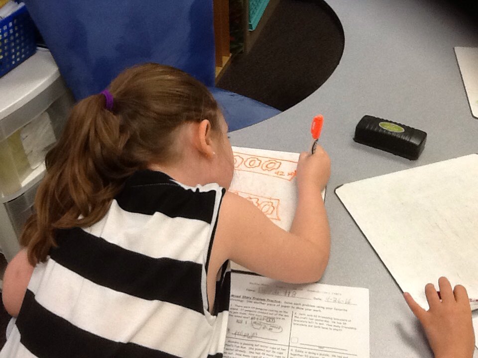 MrsDecker2nd's tweet image. Using pictures to help us understand word problems! #helpingwithcomprehension #whiteboardmath