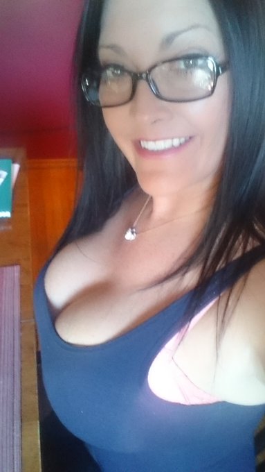 #rocking my new look with my new #glasses now I can see you!!! https://t.co/8tMtVVlt9J<a href="/tag/rocking"class="tags">#rocking</a><a href="/tag/glasses"class="tags">#glasses</a>