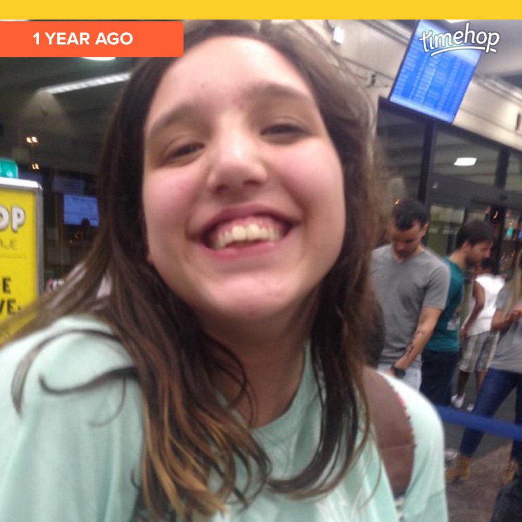 bryannafogel's tweet photo. remember that one time @SpiritAirlines sucked &amp; I was forced to stay with @tippyvanwinkle an extra day 🙄 #stuckinphx https://t.co/ViKwdlFeJN