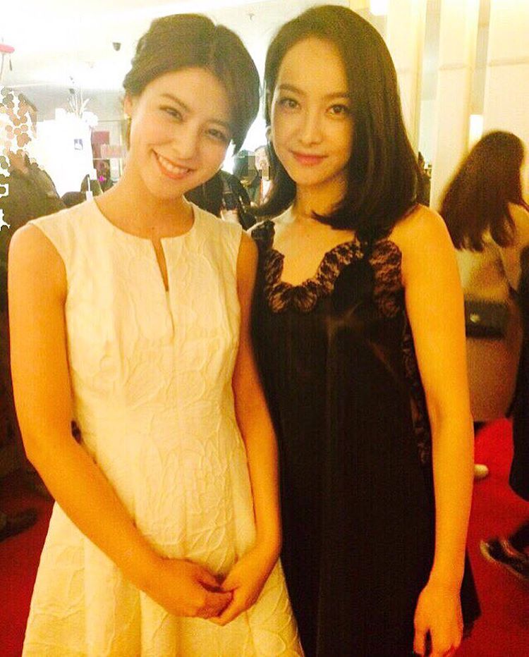 affxtionINA's tweet photo. [SNS] 160426 fujii_mina_0715's Instagram Update with Victoria https://t.co/T8Ezu5rWvR https://t.co/RIKYGDcChq