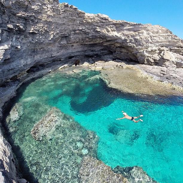 Piclogy's tweet photo. Crystal clear waters of Grotta Mare Morto, #Italy | Photography by ©Loucos Por Viagem https://t.co/NcElsrYsre