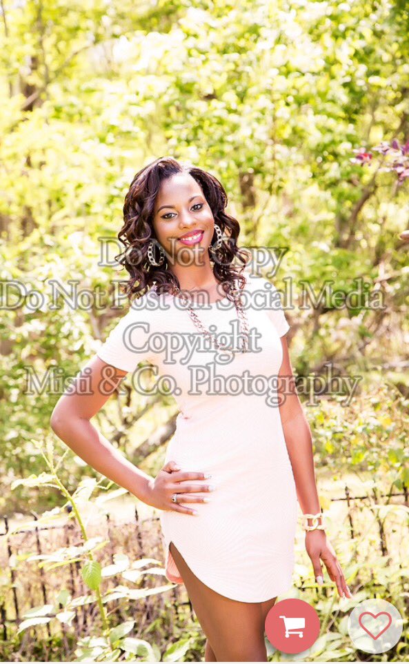ItsMeaky_'s tweet photo. Sneak peek of my Senior Pics😍 https://t.co/z2aMUmz3GR
