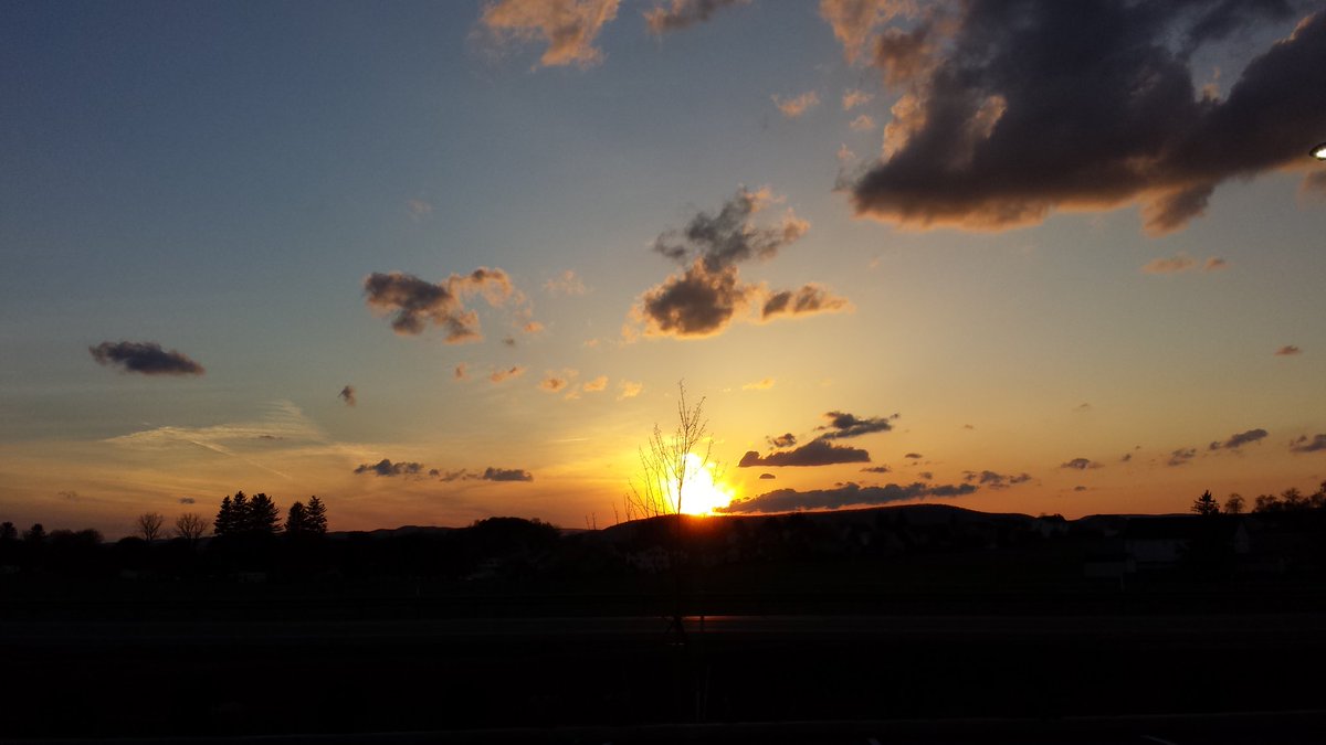 AlexDoehrer's tweet photo. #sunset https://t.co/8yRmw5dbbm