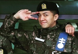 이승기 오늘 수송기서 뛰어내린다
출처 : 아시아경제 | 네이버 뉴스
 me2.do/5Zryd1PO
#이승기 #leeseunggi #그런사람 #특전사 #특전병 #특전교육단 #강하훈련