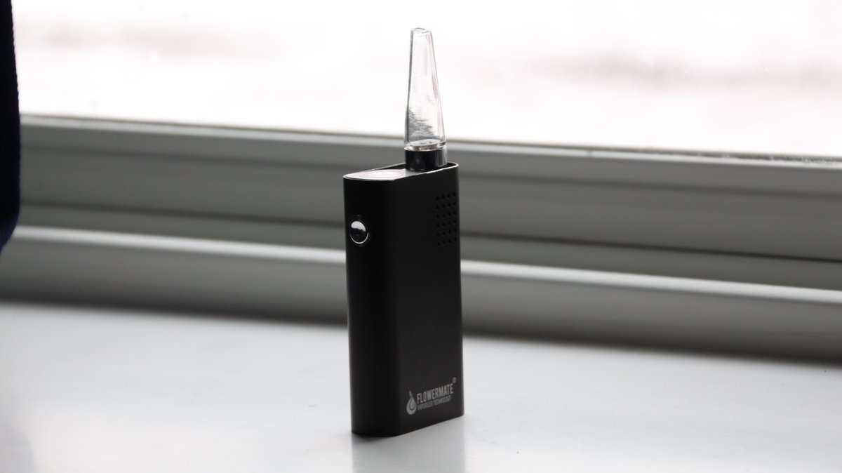 Entry Level vape:
Flowermate Mini Review: paintthemoon.org/flowermate-min… 
#vaporizer #herbalvape #vape #vaping