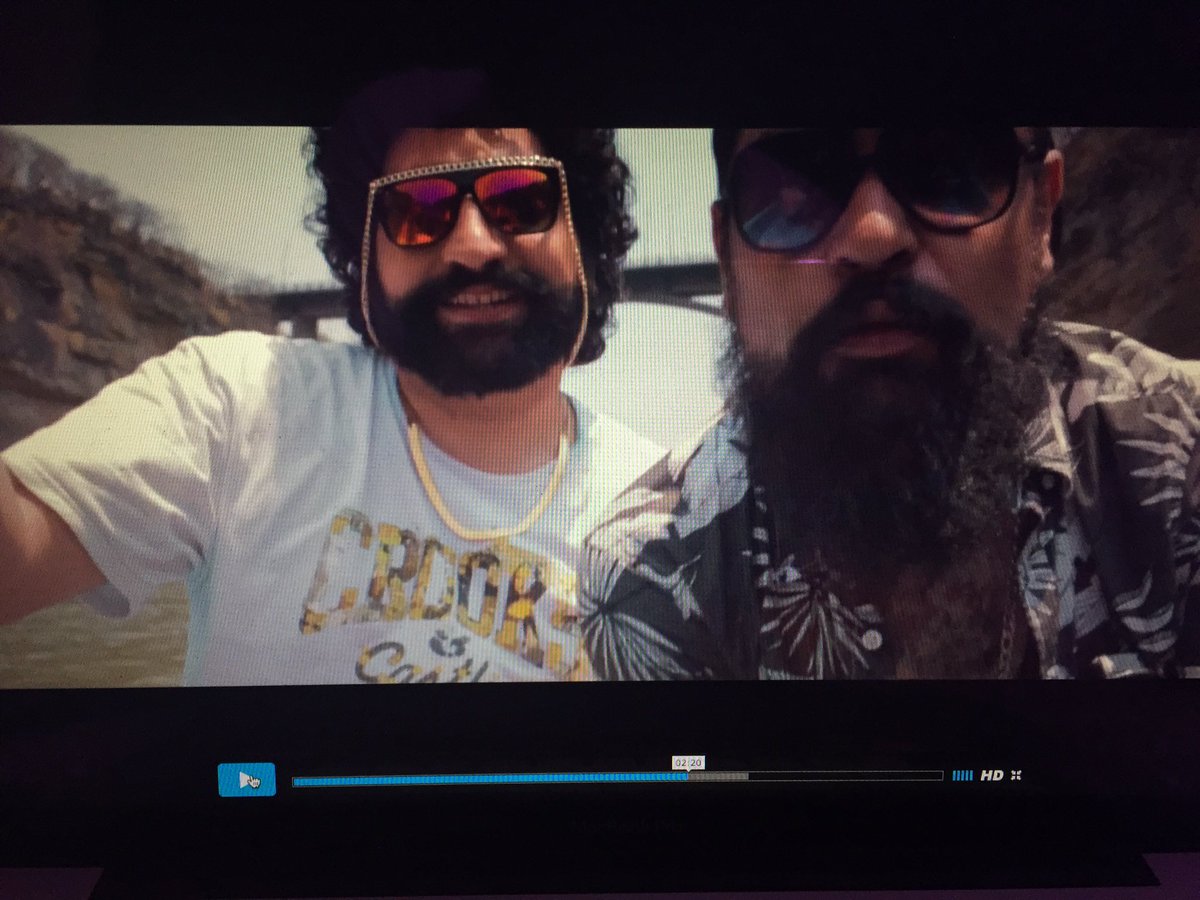 AliMasare's tweet photo. Qué emoción, ando viendo el previo del vídeo #QuePasara junto al maestro y hermano @ShenkaOfficial está bien padre👌🏼 https://t.co/Dy6OSqaNdq