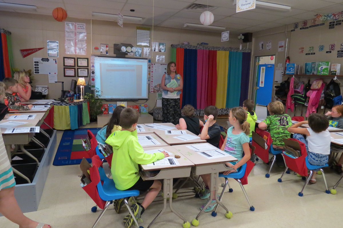 Community_State's tweet photo. Thanks Frankford Elementary for letting us come visit and teach children to save! #TCTS2016 @mobankers https://t.co/UKwSVcTxOX