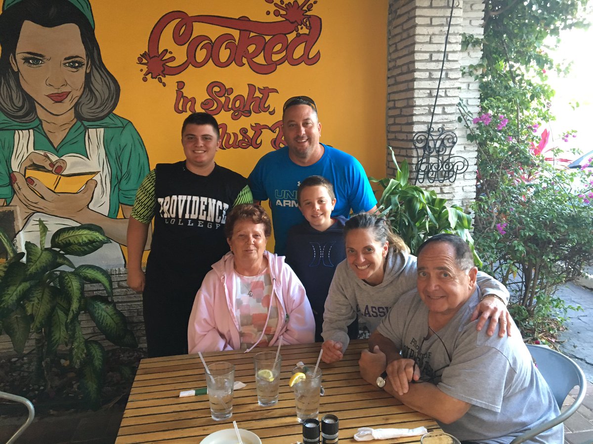 cbarto1's tweet photo. @ConnistonMiddle #dineout #pto #Howleys @YounceDoris @westpalmbch https://t.co/JcrpDvkmZR