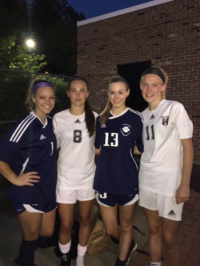hayyleighh_'s tweet photo. fammmm reunion!!!!! it's been 3 years since I played with all my best friends on one team... love y'all๐๐ #webackk https://t.co/Imo4xzzx4L