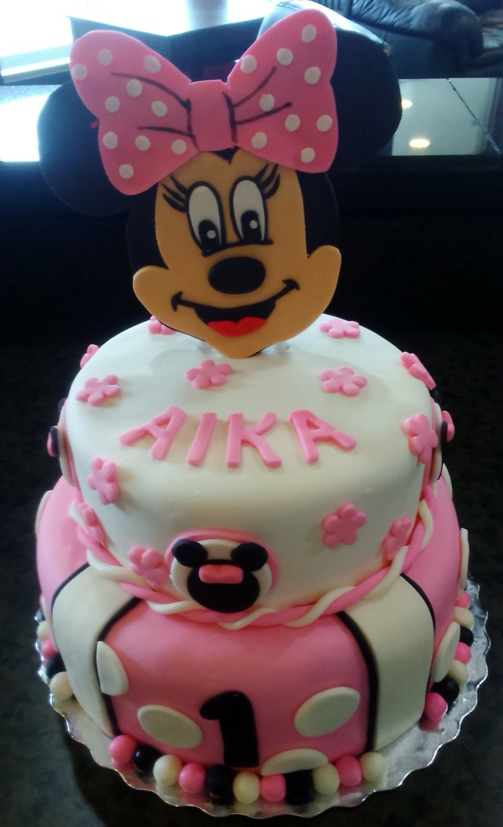 CupcakeMamaAB's tweet photo. visit our website https://t.co/nMlKlzEG6Y &amp; book your custom cakes &amp; cupcakes! #yeggers #yeg #yegcakes #yegbiz https://t.co/smVsn22bxz