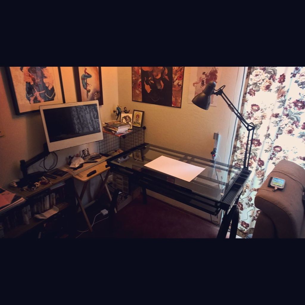 TimeFiddler's tweet image. Set up my brand new drafting table! Phew. #artists #workarea #drawingcomics ift.tt/1SIXGZa