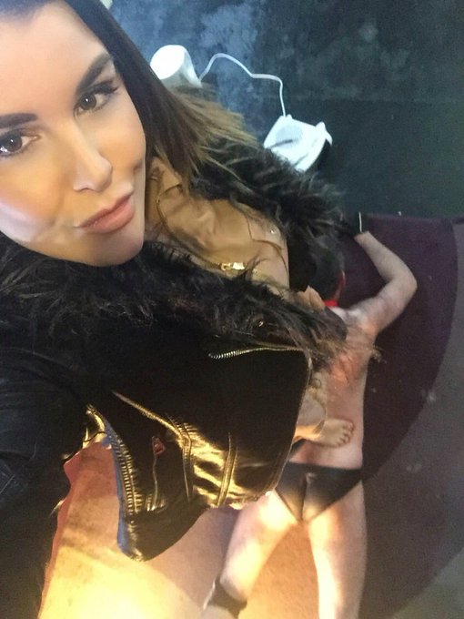 fully booked today !The only Sessions I have available this wk are Thur 10-11am &amp; Sat 1-5pm elle@missbrook<a href="/tag/london"class="tags"><span>#london</span></a><a href="/tag/doubledomme"class="tags"><span>#doubledomme</span></a><a href="/tag/cashpointmeets"class="tags"><span>#cashpointmeets</span></a>