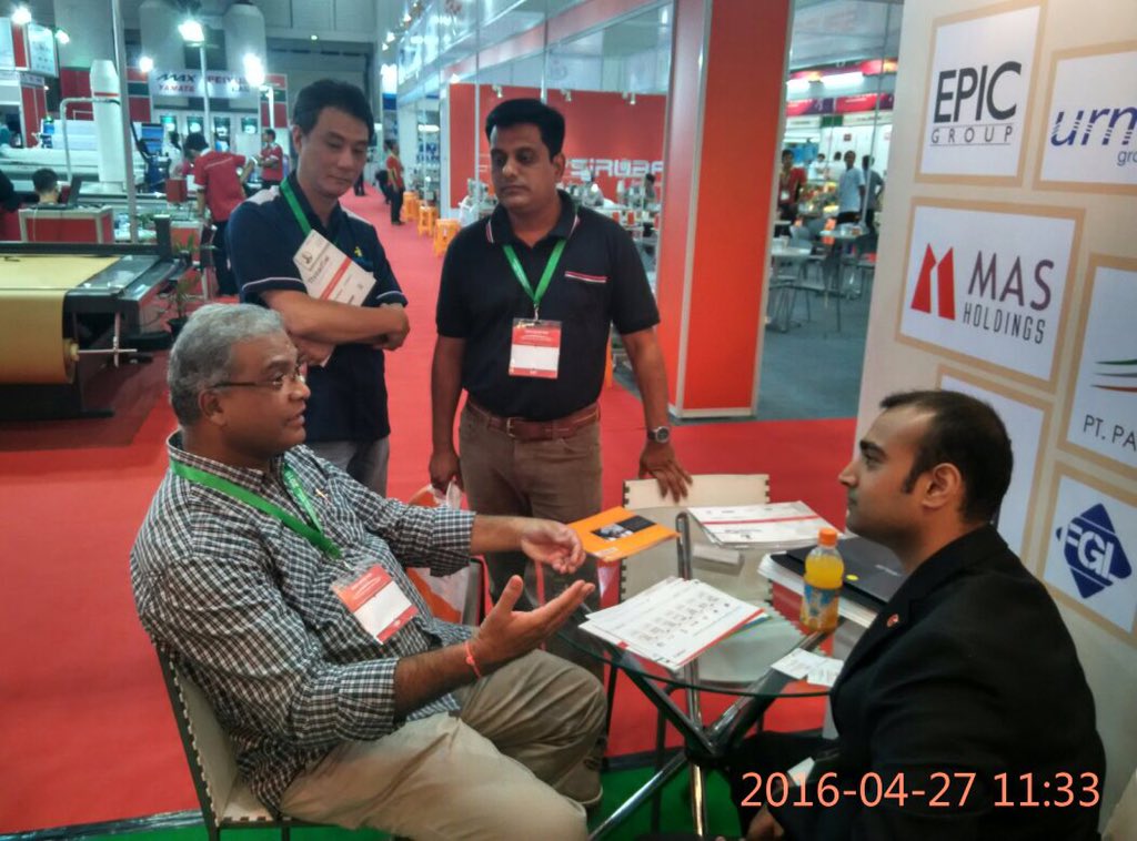 threadsol's tweet photo. Mr.Ankit Awasthi @ankit361988 talking to Mr. Madhusudan, COO Sritex in #indotex 
Visit hall A3, booth 17 https://t.co/7TqB0fjptq