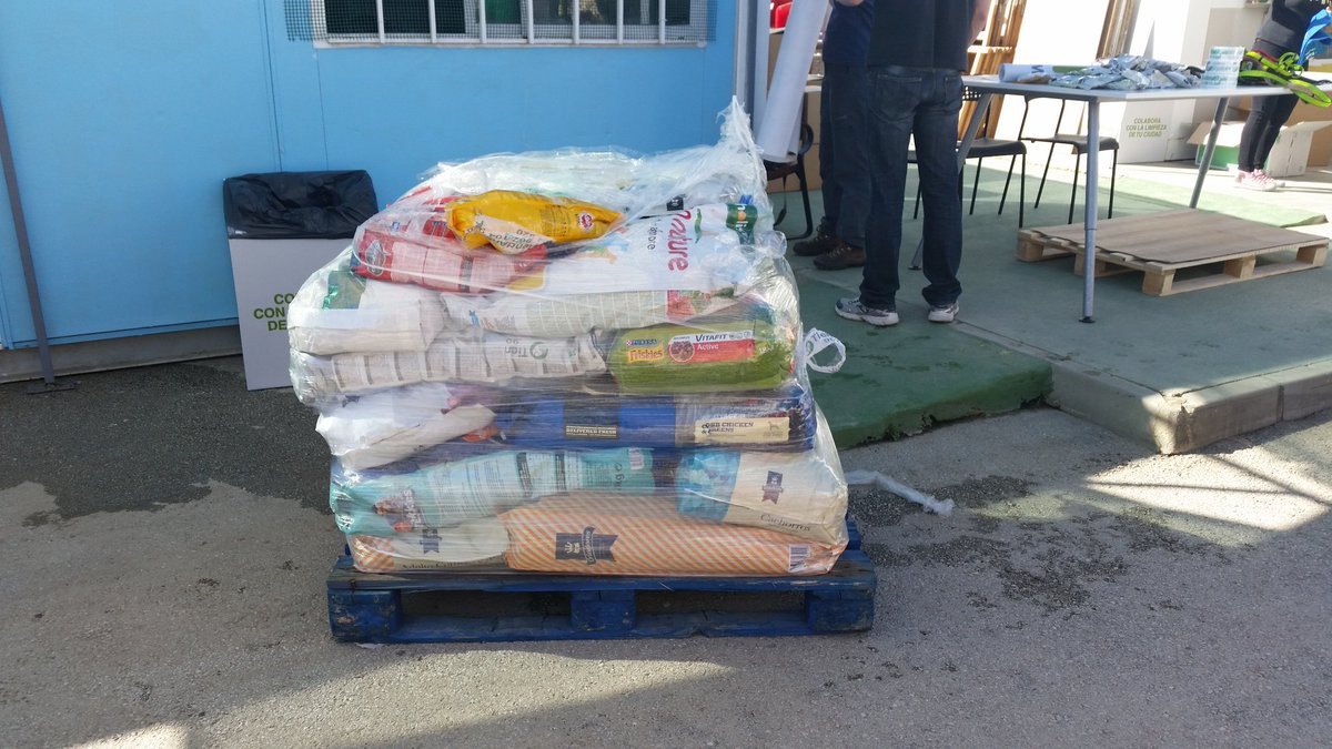 protemalaga's tweet photo. Muchas gracias a @tiendanimal  por la donación de pienso para nuestros animales!!! https://t.co/OPf5YmRFm3