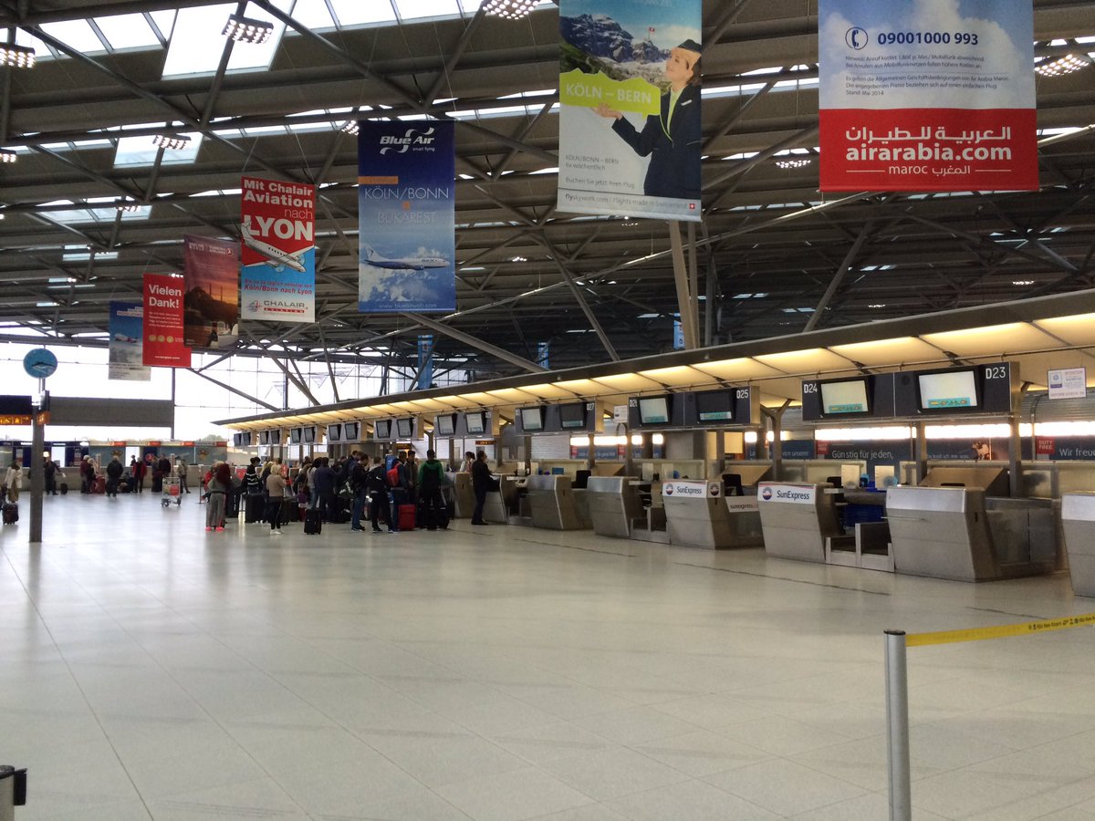 So leer habe ich den #Flughafen Köln-Bonn selten gesehen. Rund 100 Flüge gestrichen. #Streik
