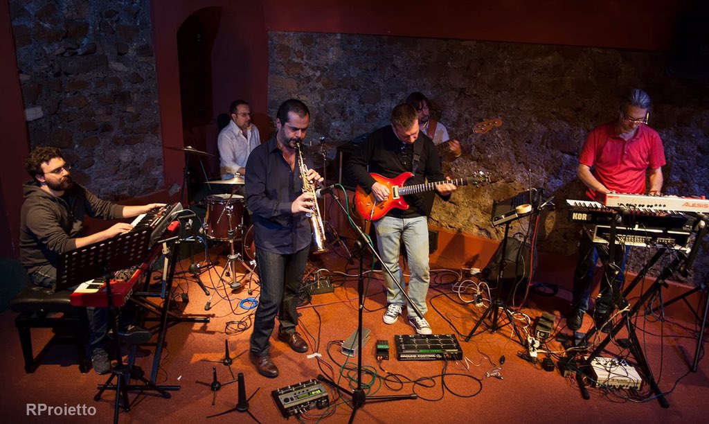 periferiadm's tweet photo. Periferia Del Mondo live al @TeatroArciliuto di Roma. VentiAnnidiPassioneRockTour# https://t.co/TcVnEOTecy