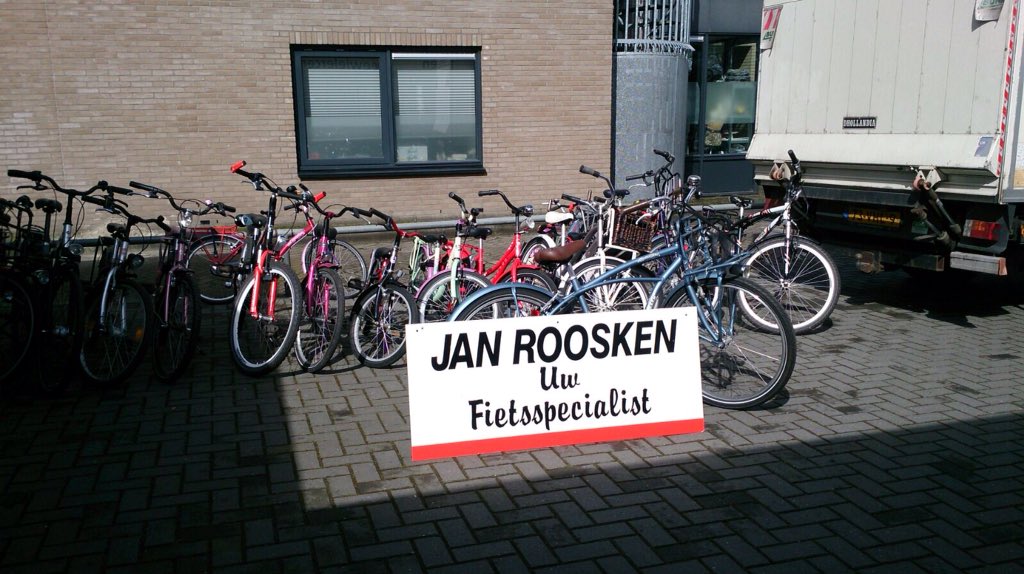 ‘Fietsspecialist Jan Roosken’ uit #Klazienaveen schenkt <a href="/LeergeldEmmen/">LeergeldEmmen</a> 17 tweedehands kinderfietsen. 👍🏼