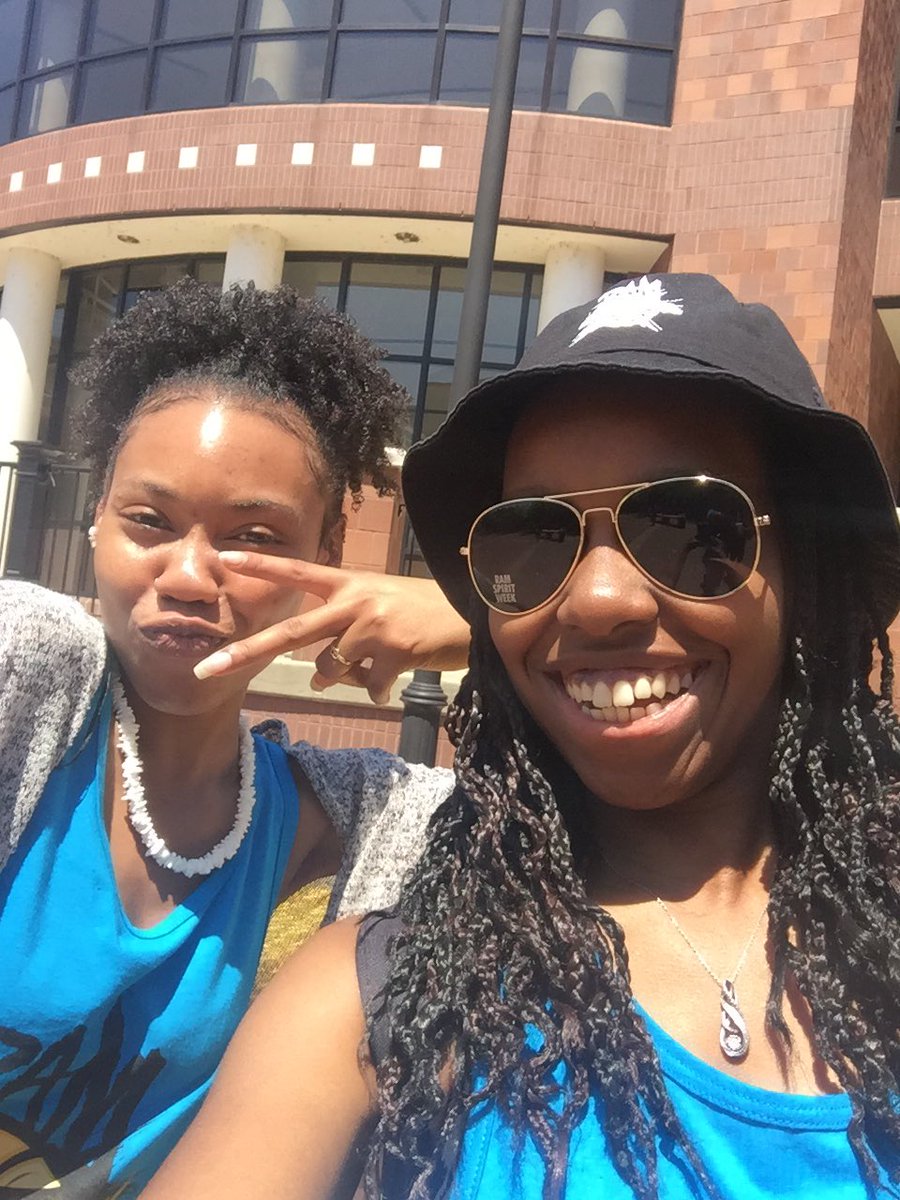 kyruhh_116's tweet photo. Made some new friends today on the APB board!! And @melthemag loves me I promise!! #RamsHunt @APBVCU #ramspiritweek https://t.co/zpMhwrzciW